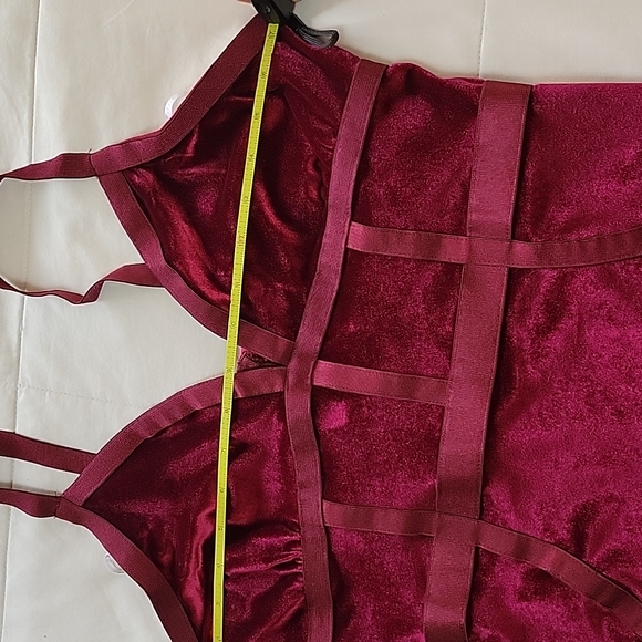 Guess Bodycon Velvet Bordeaux Dress SZ L N… - Picture 8 of 15